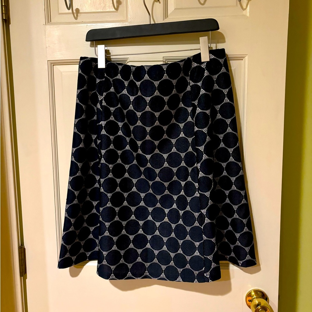Beautiful navy skirt with textured fabric. Very stylish and versatile.